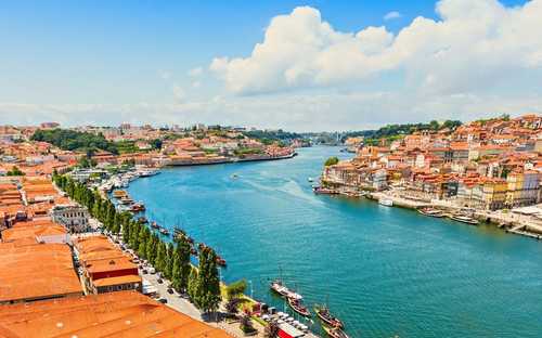 Ανοιχτό λεωφορείο στη συνοικία Ribeira στο Πόρτο